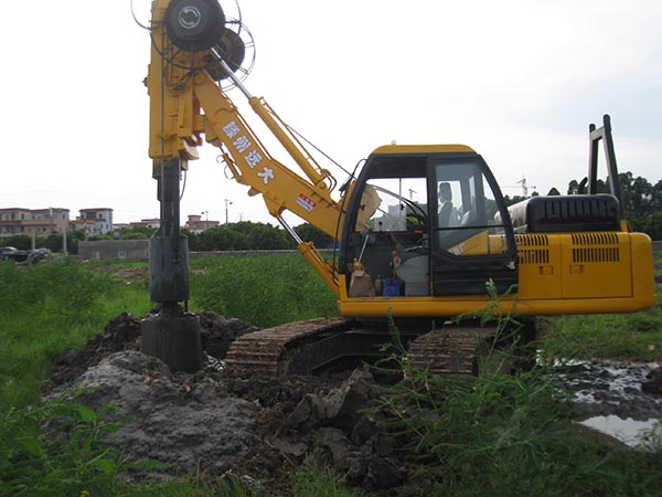 草莓视频IOS在线下载建筑机械厂生产的履带式旋挖钻
